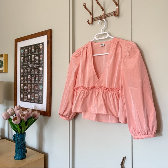 Aritzia Sunday Best Jinx Blouse Guava Pink Size
XXS Feminine Flowy Cropped - Picture 8 of 16